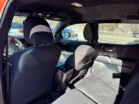 Used 2016 Toyota Tacoma SR image 8