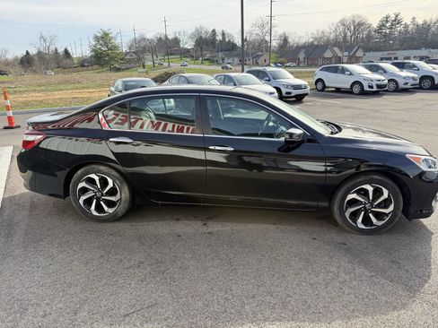 Used 2017 Honda Accord EX image 6