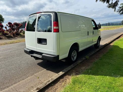 Used 2009 GMC Savana 3500 RWD image 4