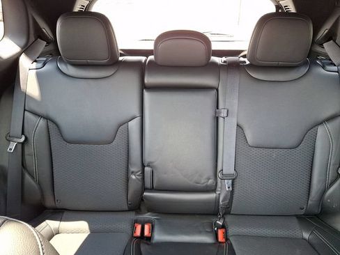 Used 2023 Jeep Compass Latitude w/ Sun and Sound Group AWD/4WD image 19