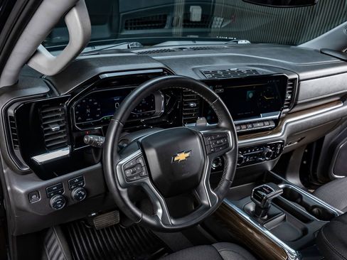 Used 2023 Chevrolet Silverado 1500 LT AWD/4WD image 16