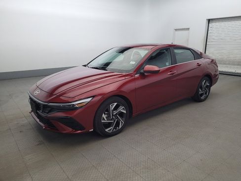 Used 2024 Hyundai Elantra SEL w/ Convenience Package image 2