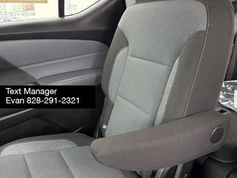 Used 2021 Chevrolet Traverse LT image 15