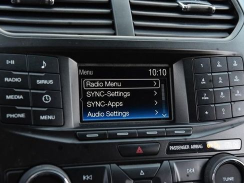 Used 2018 Ford Explorer XLT FWD image 13