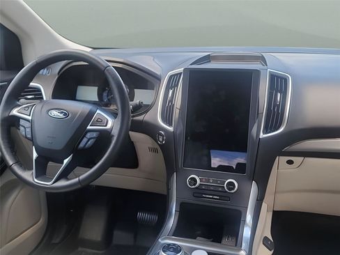 Used 2022 Ford Edge Titanium AWD/4WD image 4