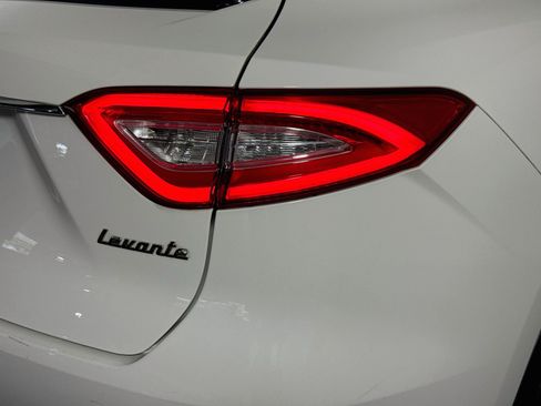 Used 2018 Maserati Levante AWD/4WD image 34