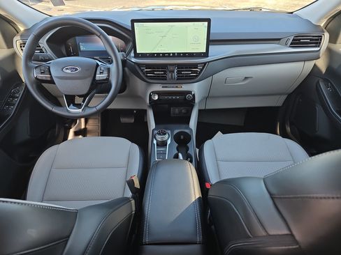 Used 2025 Ford Escape SE image 12