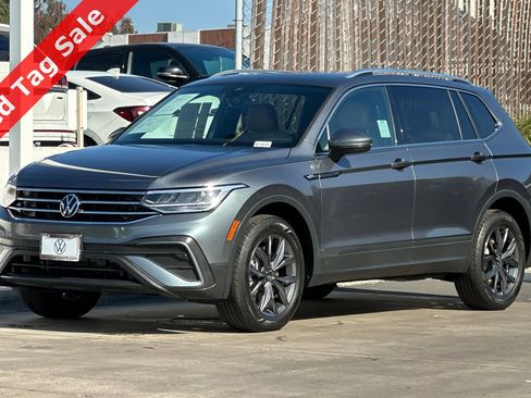 Certified 2022 Volkswagen Tiguan SE w/ Panoramic Sunroof Package image 9