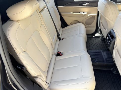 Used 2024 Jeep Grand Cherokee Limited AWD/4WD image 13