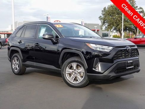 Used 2022 Toyota RAV4 XLE image 7