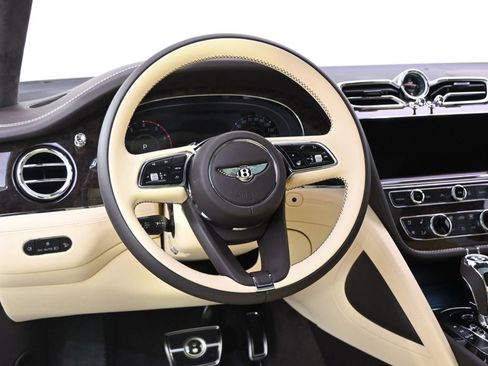 New 2025 Bentley Bentayga AWD/4WD image 12