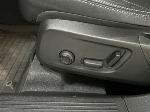 Certified 2024 Volvo XC40 B5 Core image 11