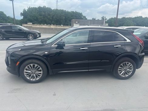 Used 2025 Cadillac XT4 Premium Luxury AWD/4WD image 2