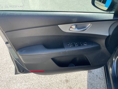 Used 2023 Kia Forte LXS FWD image 5