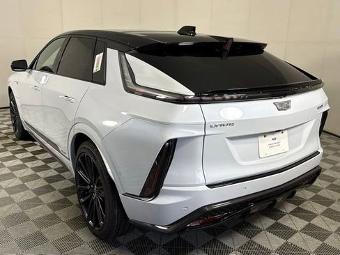 New 2026 Cadillac Lyriq V w/ Exterior Carbon Fiber Package AWD/4WD image 4