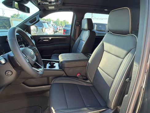 New 2026 Chevrolet Suburban Premier w/ Sun And Tow Package AWD/4WD image 17