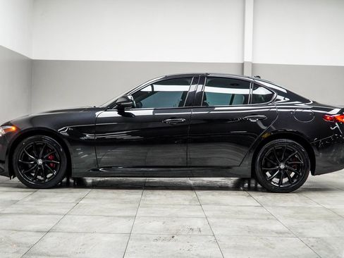 Used 2022 Alfa Romeo Giulia Ti image 9