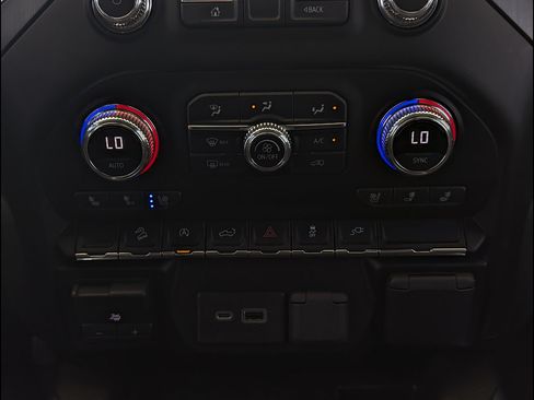 Used 2021 GMC Sierra 1500 AT4 w/ AT4 Preferred Package AWD/4WD image 33