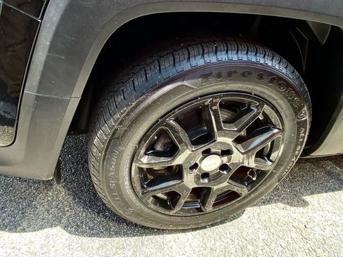Used 2021 Jeep Renegade Latitude FWD image 55