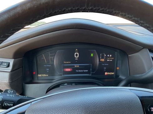 Used 2015 Cadillac Escalade Luxury image 13