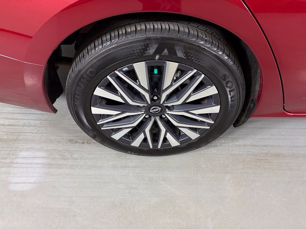 Used 2024 Nissan Altima 2.5 SV FWD image 11