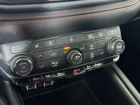 Used 2024 Dodge Durango GT image 23