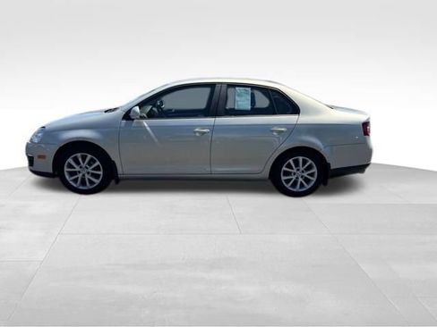 Used 2010 Volkswagen Jetta Limited Edition FWD image 4