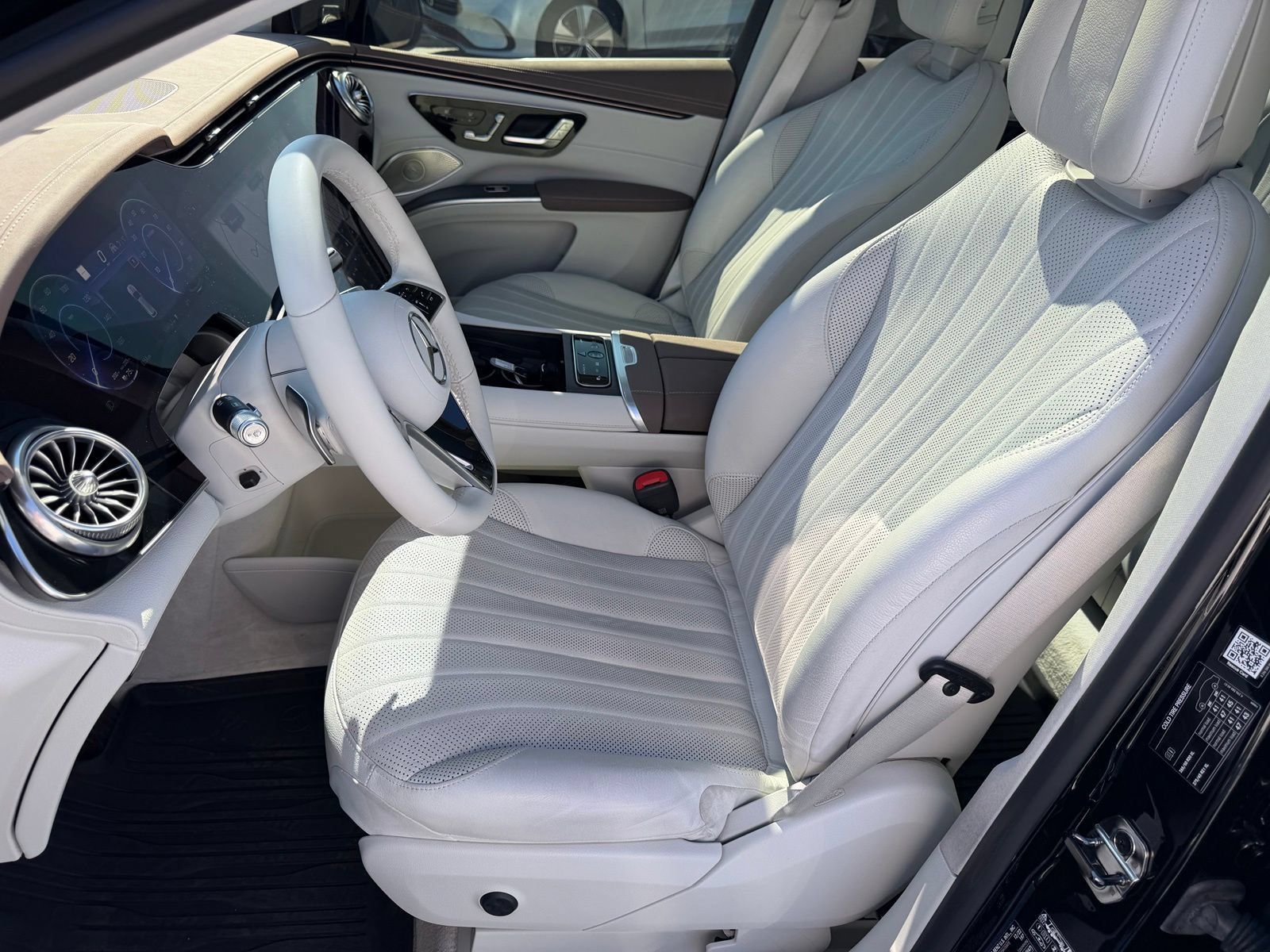 Used 2023 Mercedes-Benz EQS 580 4MATIC SUV image 12