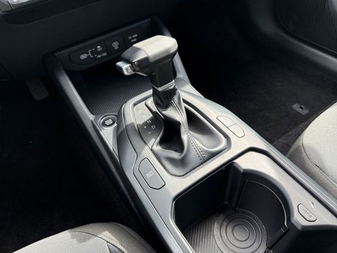 Used 2025 Kia K4 LXS image 43