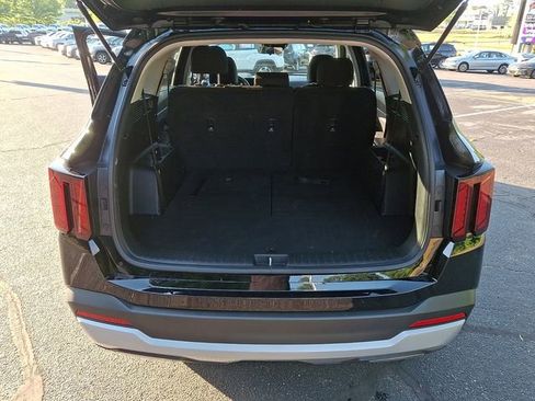Used 2025 Kia Sorento LX FWD image 29