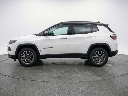 Used 2025 Jeep Compass Trailhawk AWD/4WD image 4