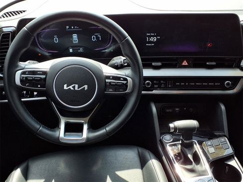 Used 2025 Kia Sportage EX image 13