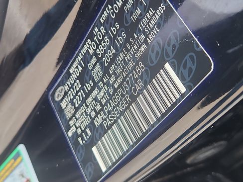 Used 2023 Hyundai Elantra Limited image 7