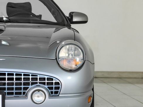 Used 2004 Ford Thunderbird image 37