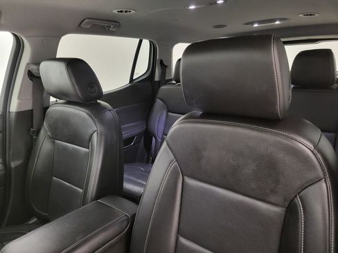 Certified 2023 GMC Acadia SLT image 32