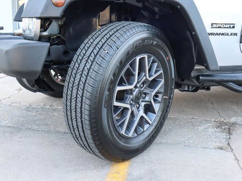 Used 2015 Jeep Wrangler Sport image 16