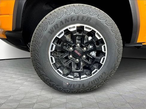 New 2026 GMC Canyon AT4 w/ Off-Road Front Bumper Package image 13