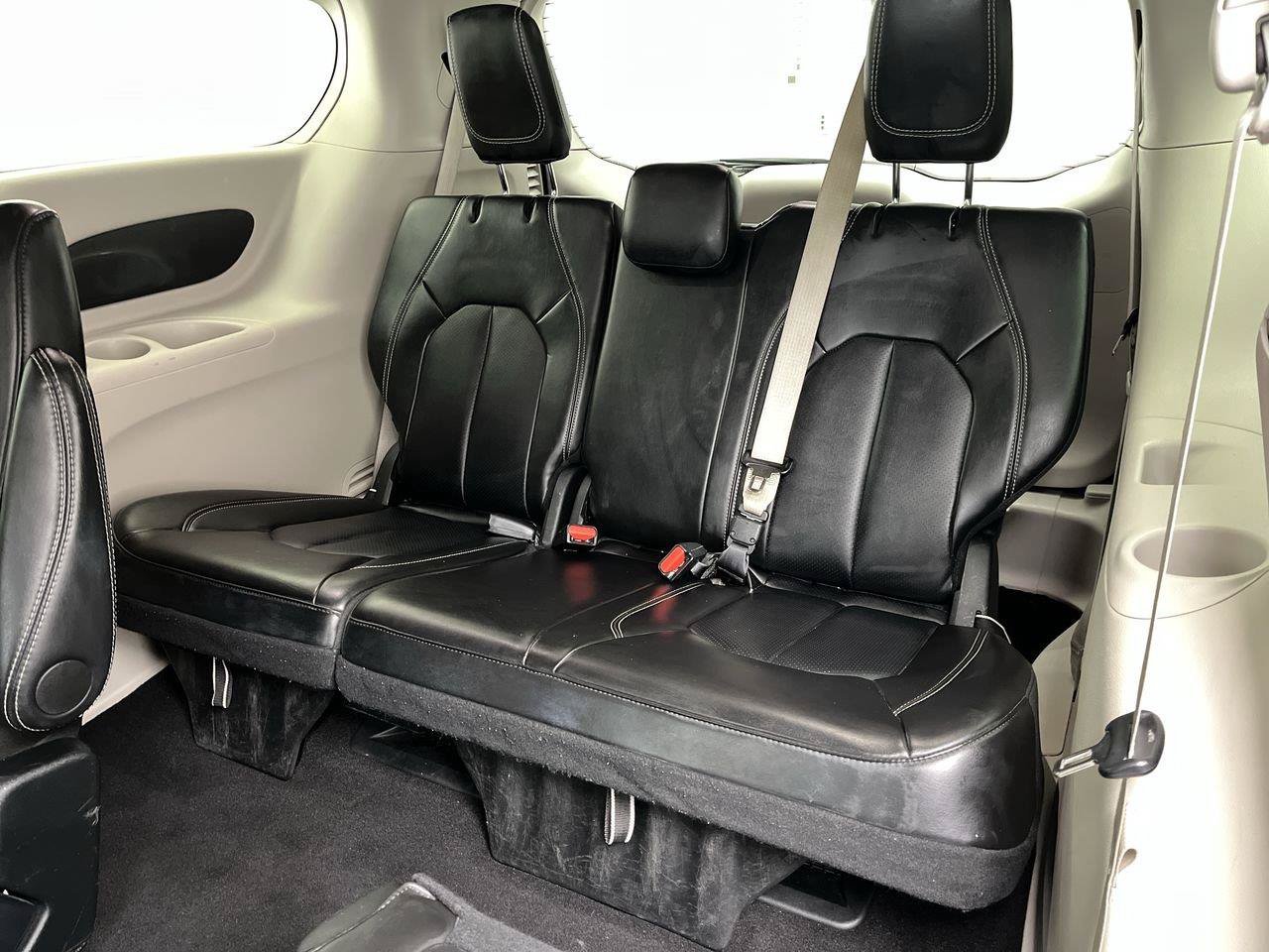 Used 2024 Chrysler Pacifica Touring-L FWD image 12