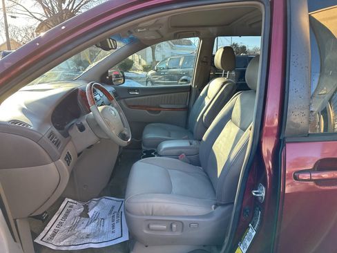 Used 2006 Toyota Sienna XLE Limited image 17