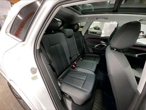 Certified 2025 Audi Q5 Premium w/ Convenience Package image 28