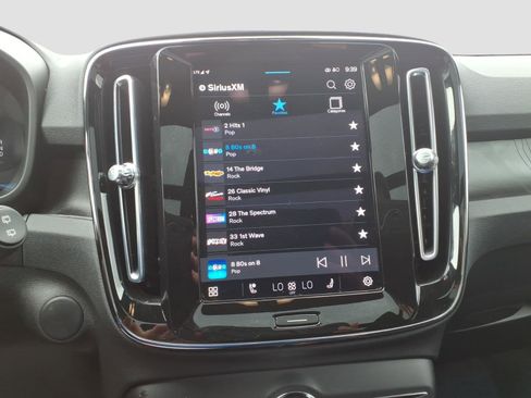 Used 2023 Volvo XC40 Recharge Ultimate image 19