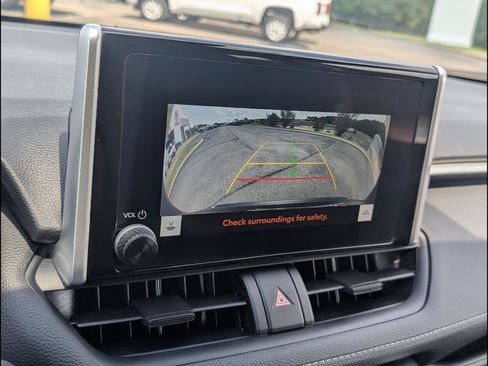 Used 2025 Toyota RAV4 XLE AWD/4WD image 12