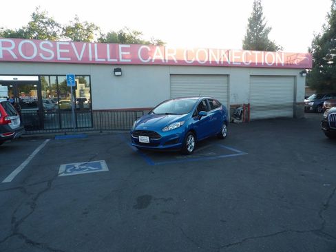 Used 2016 Ford Fiesta SE FWD image 1