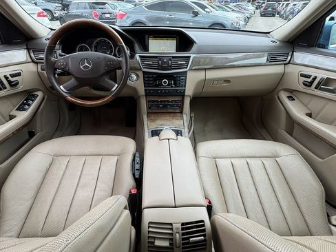 Used 2011 Mercedes-Benz E 550 Sedan image 26