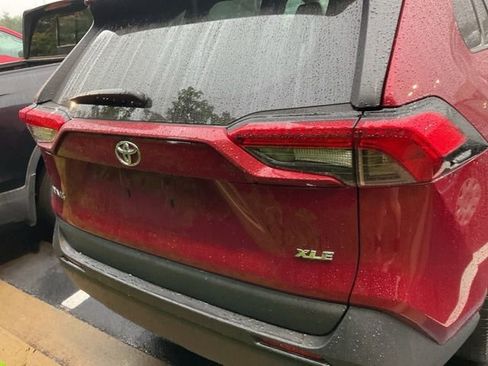 Used 2020 Toyota RAV4 XLE Premium FWD image 8