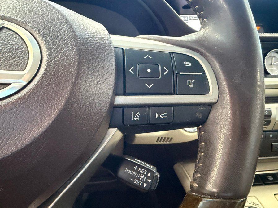 Used 2016 Lexus ES 350 w/ Luxury Package w/Wood Trim FWD image 18