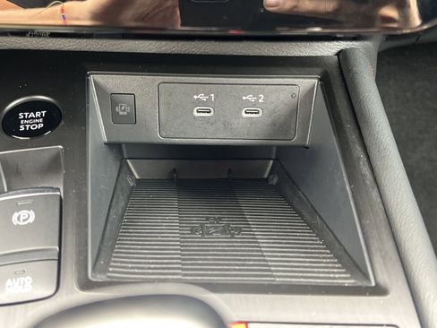 Certified 2025 Nissan Kicks SR FWD image 7