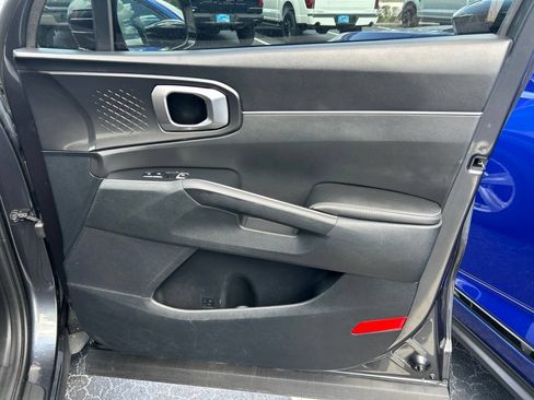 Used 2023 Kia Sorento LX FWD image 39