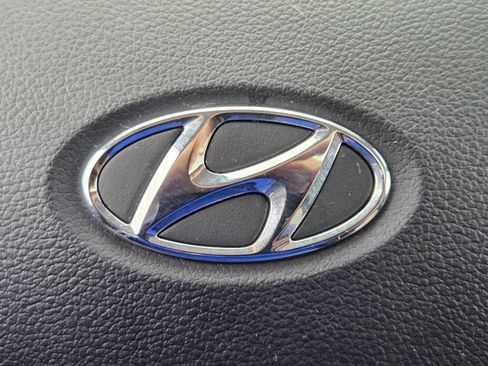Used 2023 Hyundai Venue SEL FWD image 29