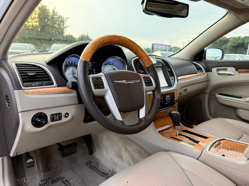 Used 2014 Chrysler 300 C RWD image 22